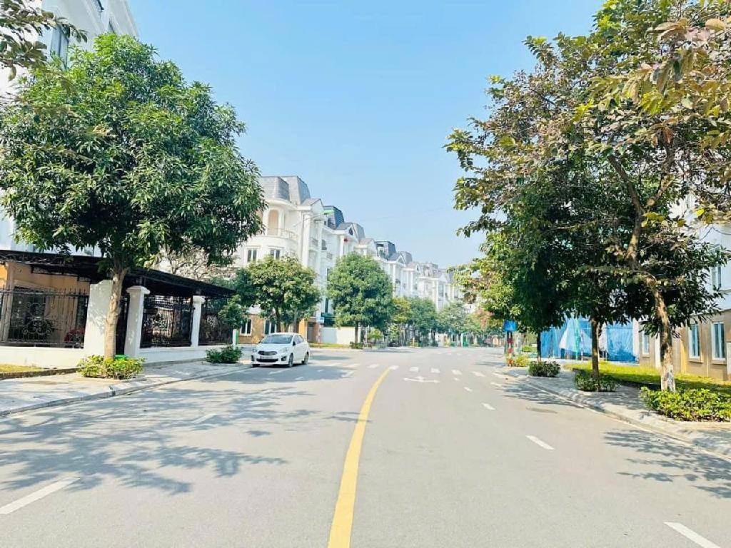 Bán biệt thự 144m2, vỉa hè, ô tô tránh đỗ ngày đêm tại Cầu Giấy