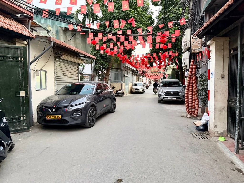 Bán nhà trong khu phân lô tại Âu Cơ, ngõ ba gác đỗ cửa, ngõ thông, dân trí cao