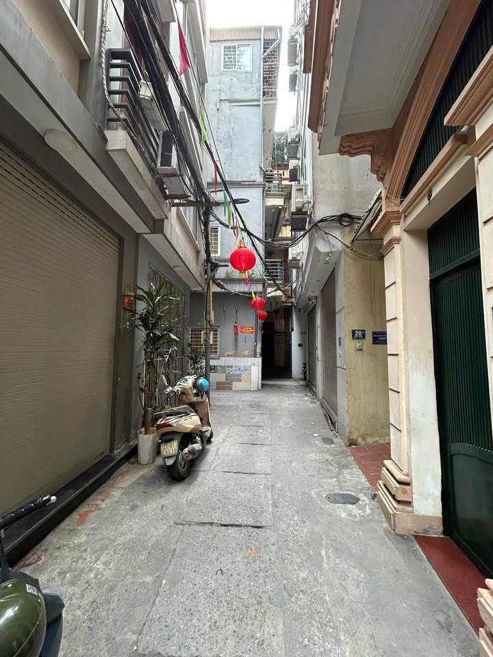 Bán nhà Cầu Giấy, ngõ nông, gần phố, tiện ích bạt ngàn, giá 9 tỷ