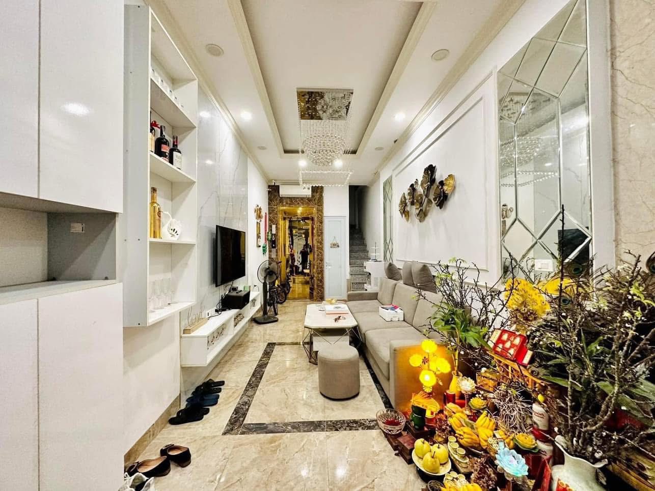 Bán nhà trung tâm Hai Bà Trưng, 6 tầng thang máy, giá chỉ 8.8 tỷ