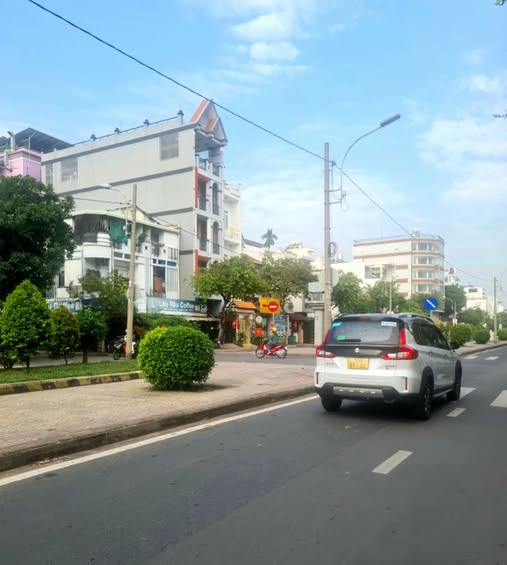 Bán nhà mặt tiền kinh doanh, đường Hiền Vương, Tân Phú, diện tích 75m2, chỉ 8 tỷ