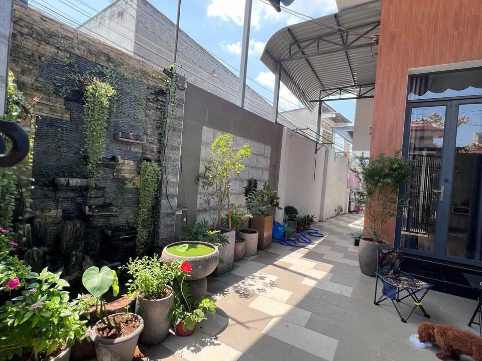 Bán nhà hẻm Cách Mạng Tháng Tám, ngay cổng chào Bà Rịa, hẻm xe hơi, giá 2.2 tỷ