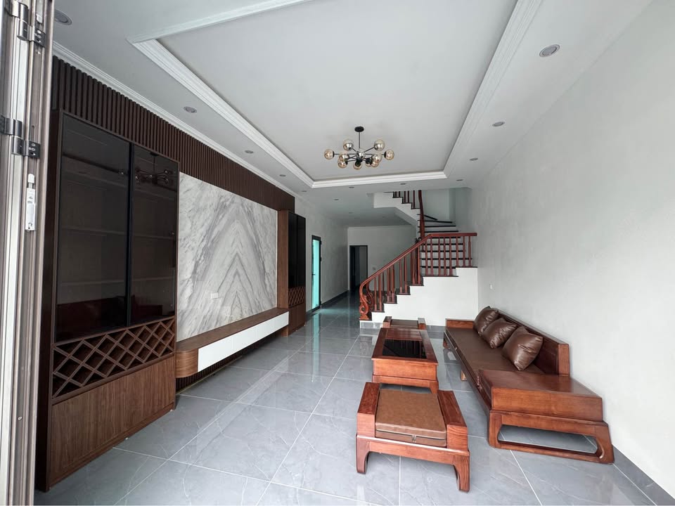 Bán nhà 3 tầng tại Bích Đào, Ninh Bình, đường ô tô tránh nhau, nhà 2 mặt tiền