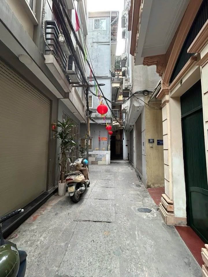 Bán nhà trung tâm Cầu Giấy, diện tích 42m², 5 tầng, 3 phòng ngủ, thiết kế đầy đủ công năng