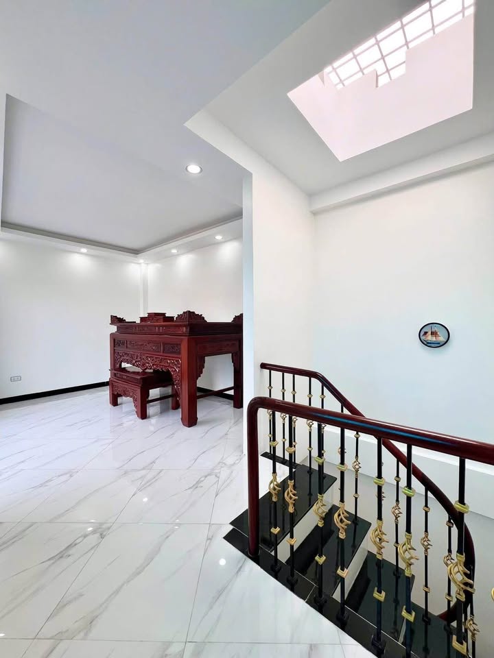 Bán nhà ngõ 67 Văn Cao, Tây Hồ, 5 tầng, 30m2, cách ô tô tránh 20m, giá 7,78 tỷ