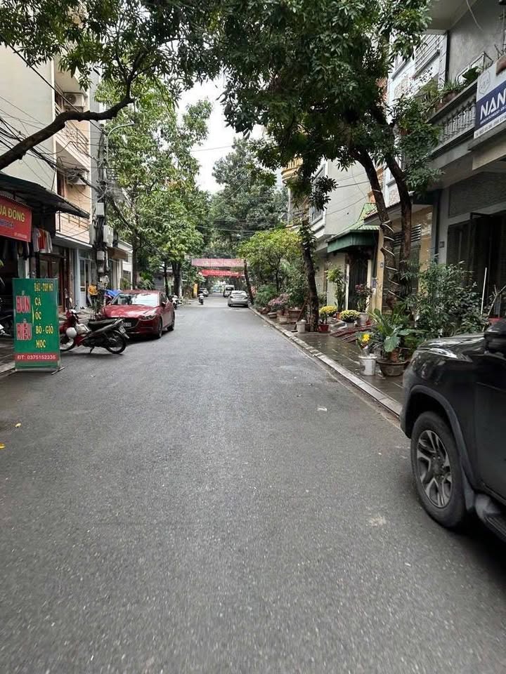 Chính chủ cần bán gấp đất thổ cư diện tích 43m2, mặt tiền 4m tại Long Biên, Hà Nội, giá 8.8 tỷ