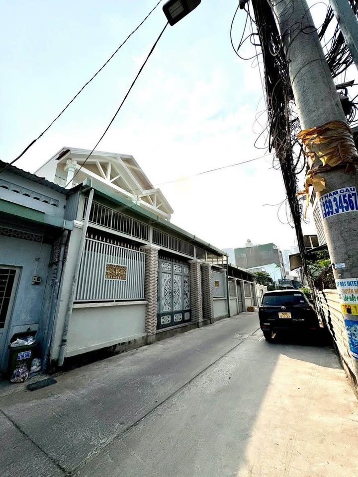 Bán nhà Phú Thuận, Quận 7, hẻm xe hơi quay đầu