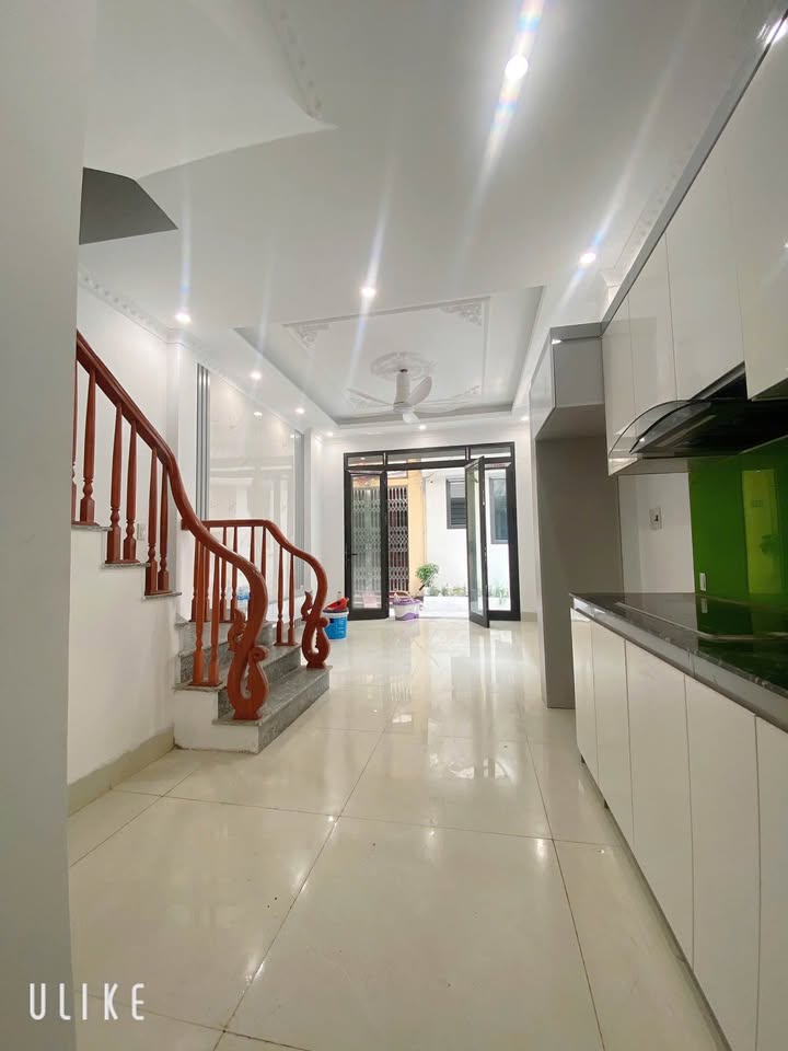 Bán nhà 3 tầng tại ngõ 100 Bồ Xuyên, full nội thất, giá 2.5 tỷ