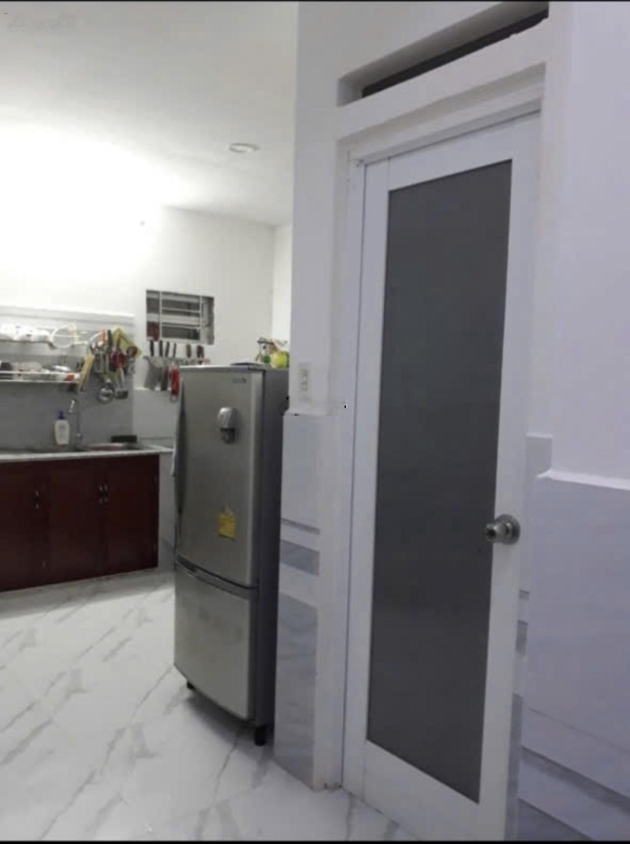 Chính chủ nhà 1 trệt 1 lửng 3 phòng ngủ. Hẻm 79 Thống Nhất P11. DT 4 x 16m. Sổ vuông vắn