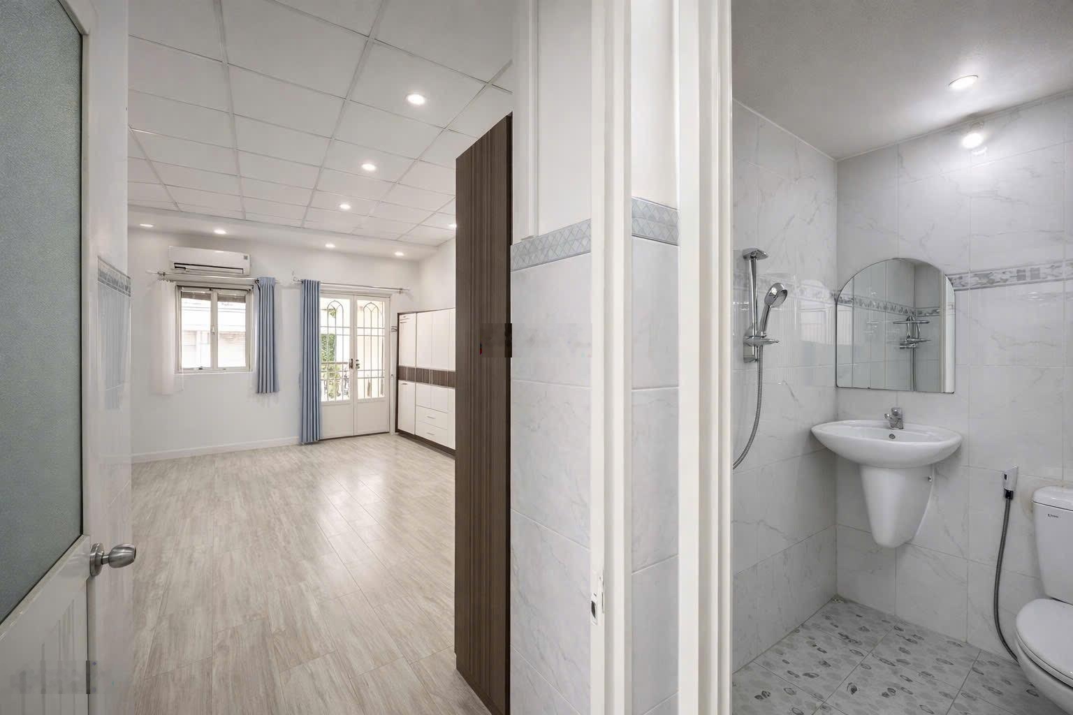 Bán nhà Quận 1 - Hẻm 3m - Góc 2 mặt tiền - Không lộ giới - Chỉ 5 Tỷ