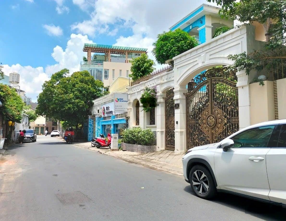 Nhà đẹp 3 tầng BTCT khu biệt thự Tân Canh, Lê Văn Sỹ, Nguyễn Trọng Tuyển - Tặng full nội thất