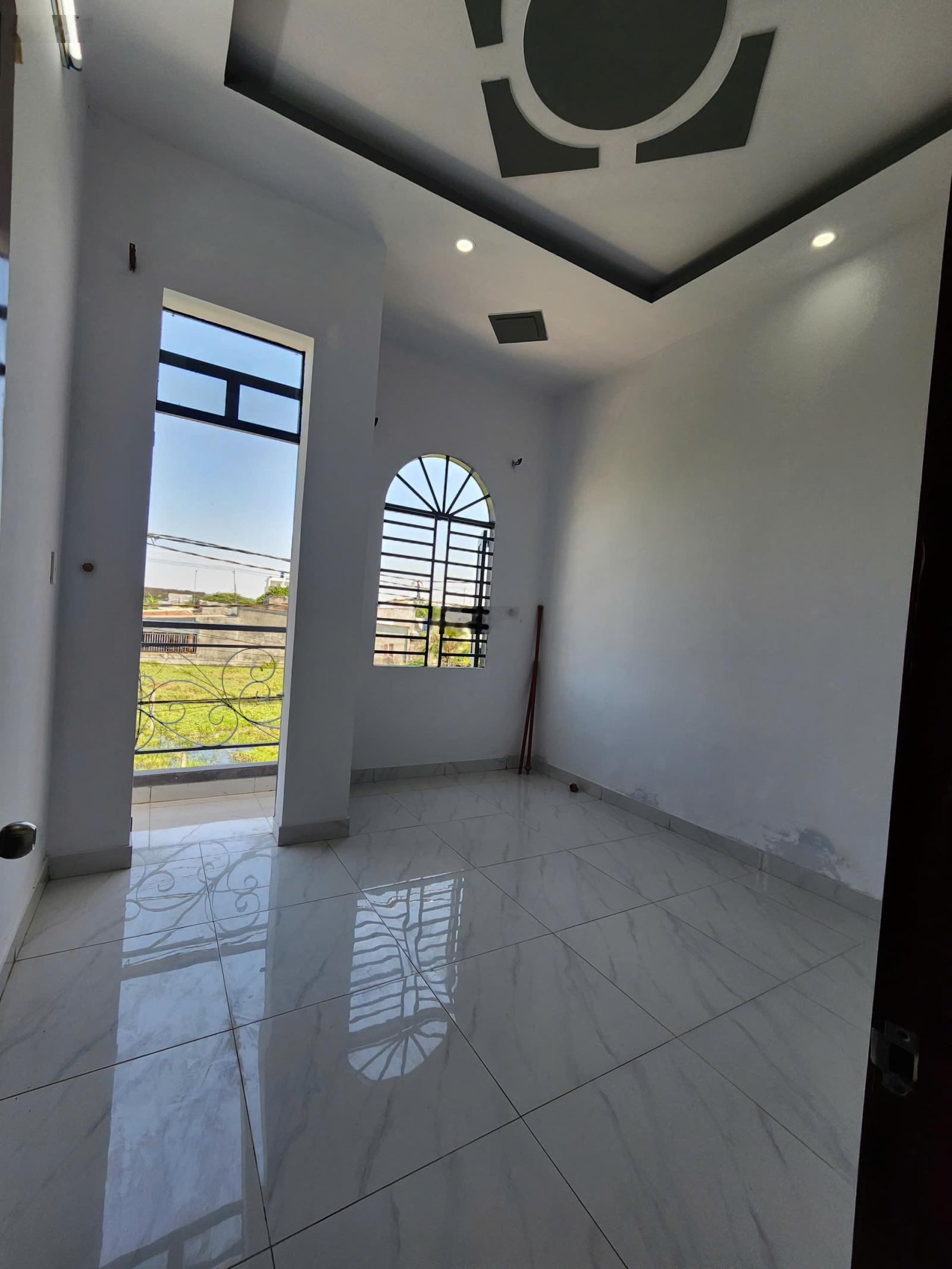 Nhà căn góc sổ riêng oto vào tới cửa giá chỉ 765tr 2pn 2wc