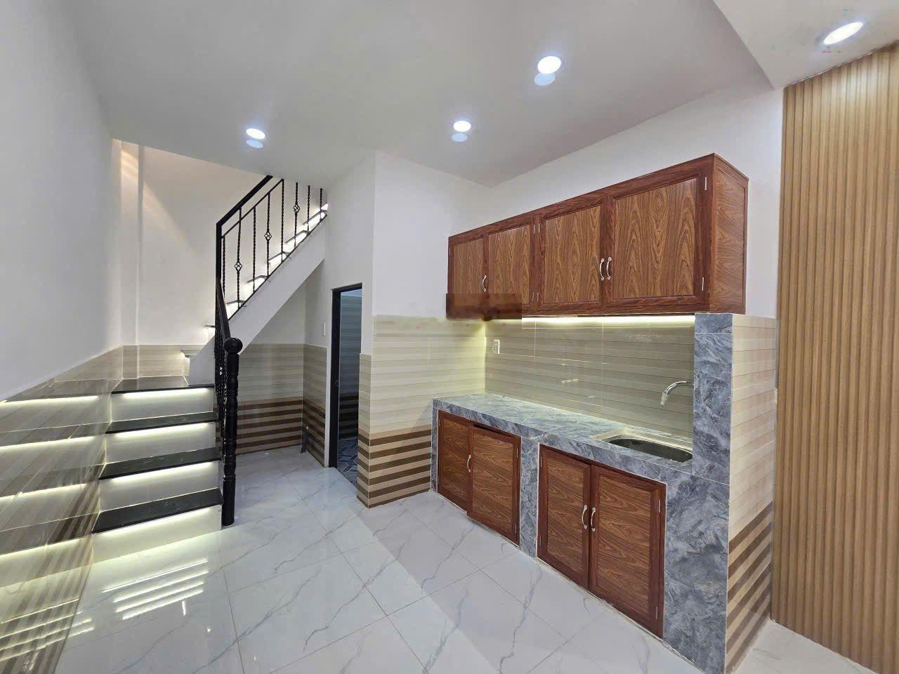 Chán ở nhà thuê - mua ngay nhà này nha khách nhỉnh 1 tỷ có ngay nhà 2 tầng