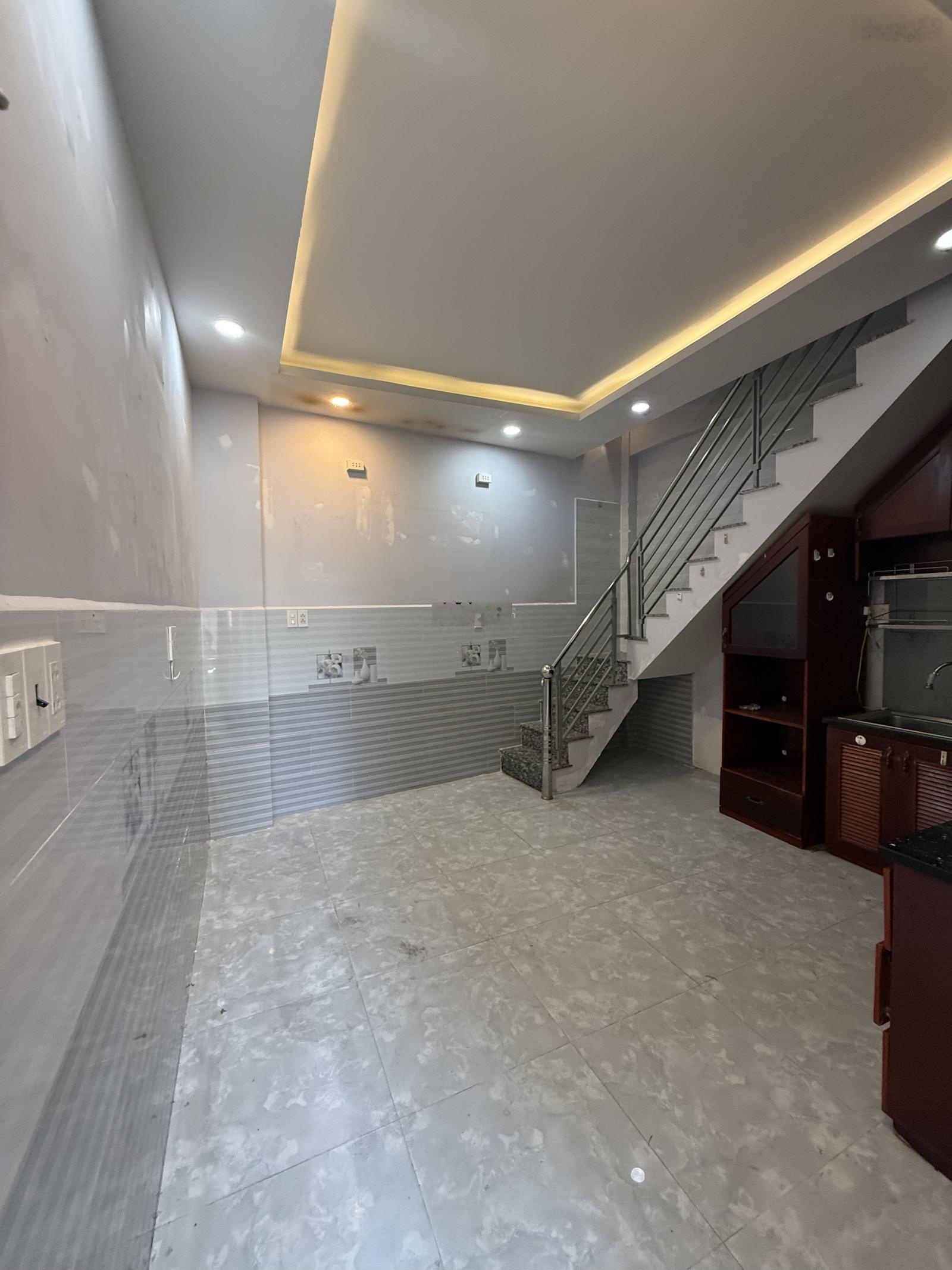 Nhà 4 lầu đúc BTCT, 4 phòng ngủ, dưới 3 tỷ đường Âu Dương Lân P3 Q8