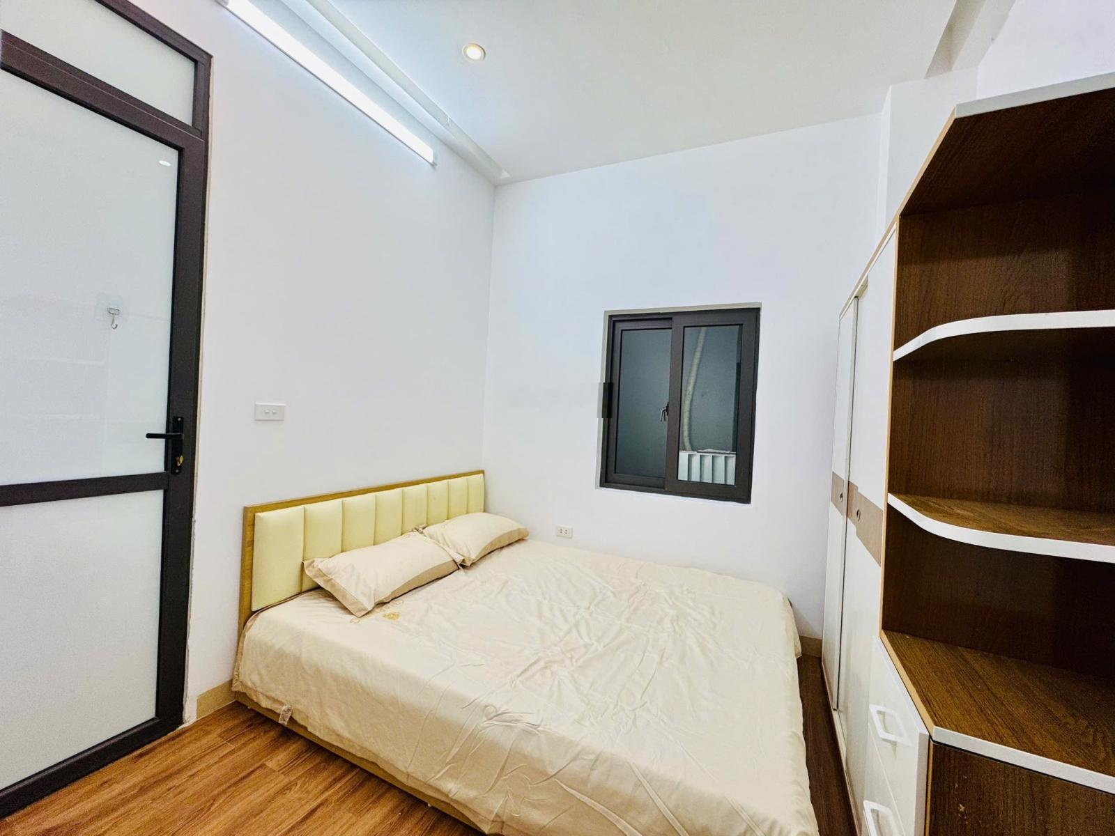 5,7 tỷ nhỏ xinh! 20m ra ô tô, ba gác đỗ cửa, DT 18m2*5T, MT 3,2m, dân xây sổ đẹp, QH ổn định