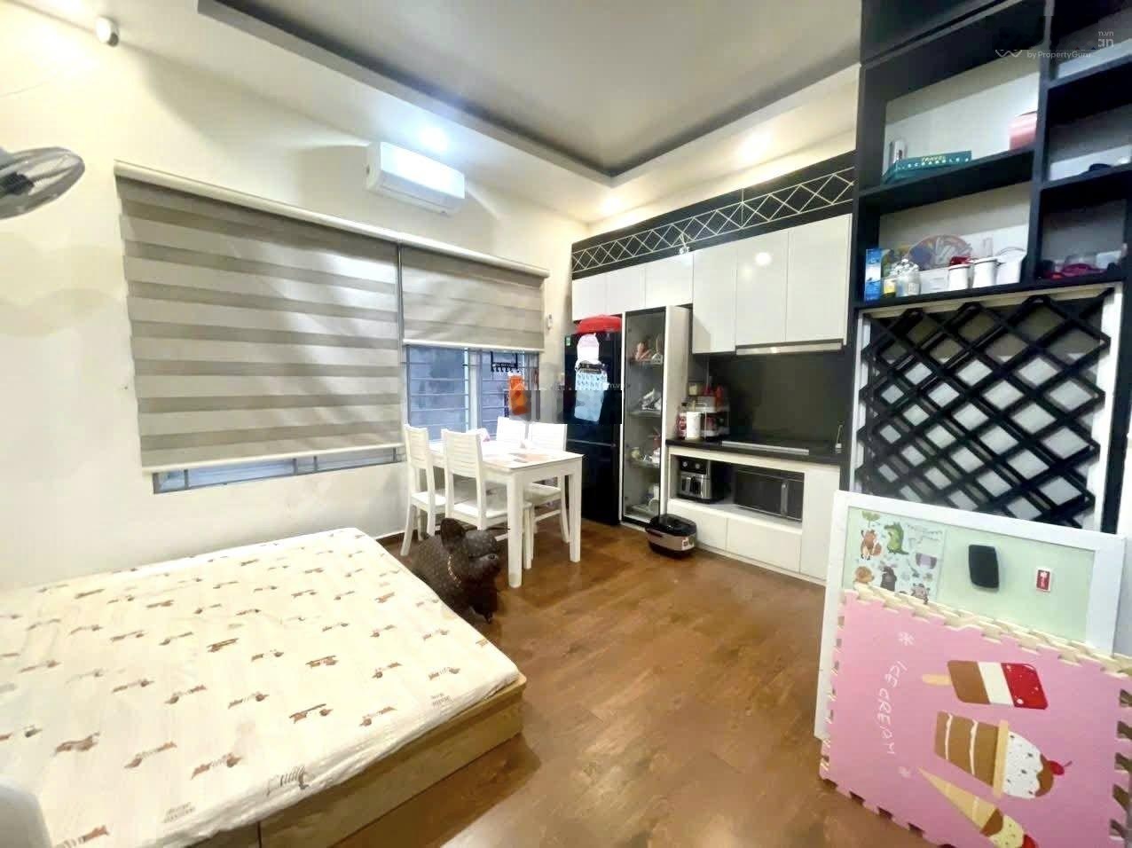 Mặt ngõ 2 thoáng, 3 nhà ra phố, DT 22m2*5T, MT 3,7m, chỉ 5,48 tỷ, sổ vuông đẹp