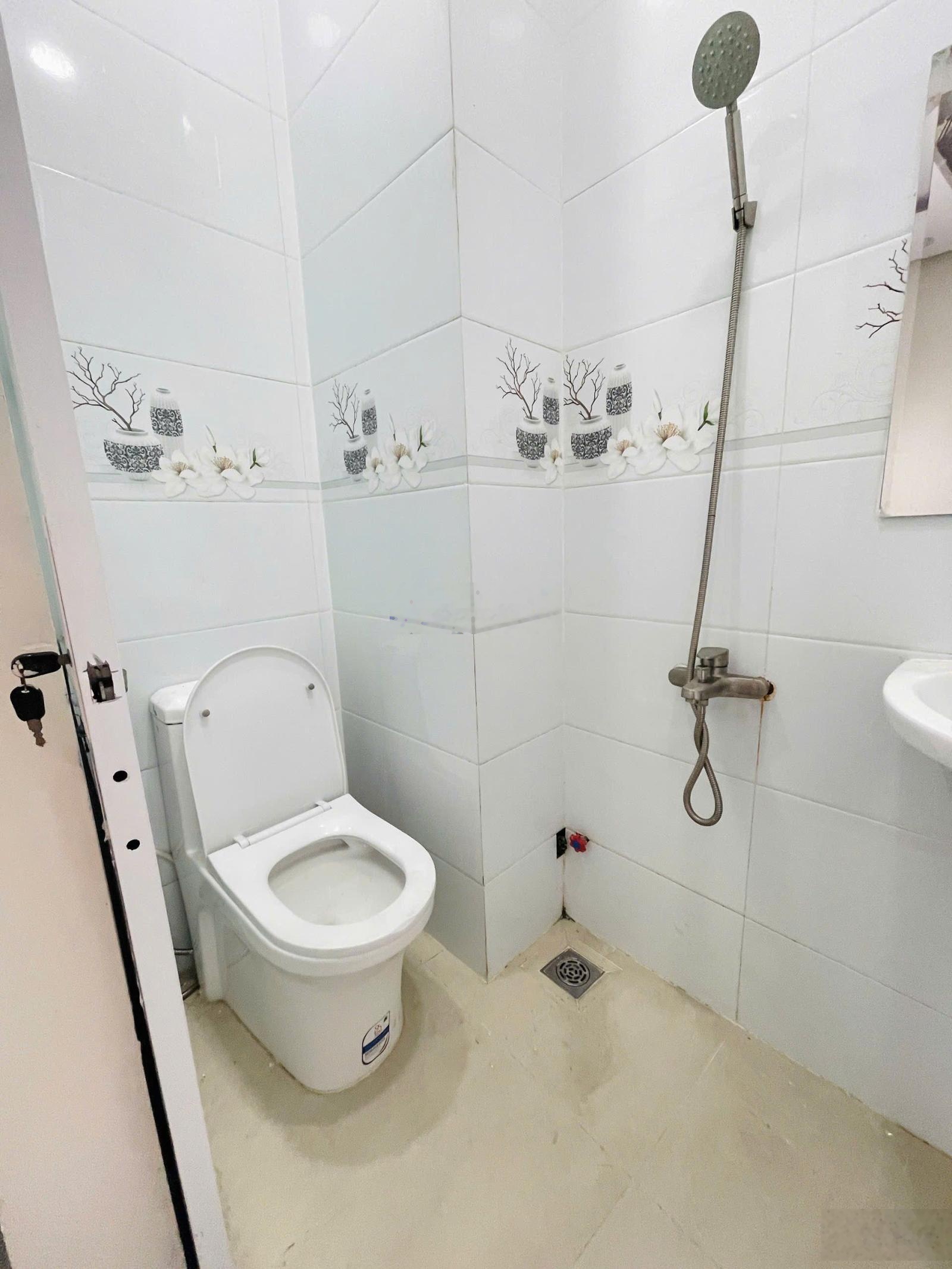 Ngay Siêu Thị Lotte, Nhà Chính Chủ 4 Tầng 3 PN, Cách 1 Căn Ra Mặt Tiền