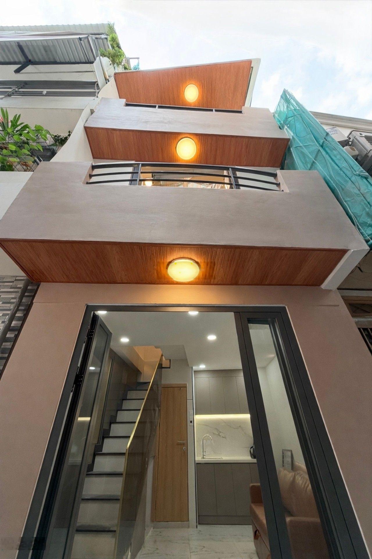 B.á.n nhà đẹp chuyển đến ở liền, cách mặt tiền trần đạo khoảng 10m. chỉ 4,5 tỷ.