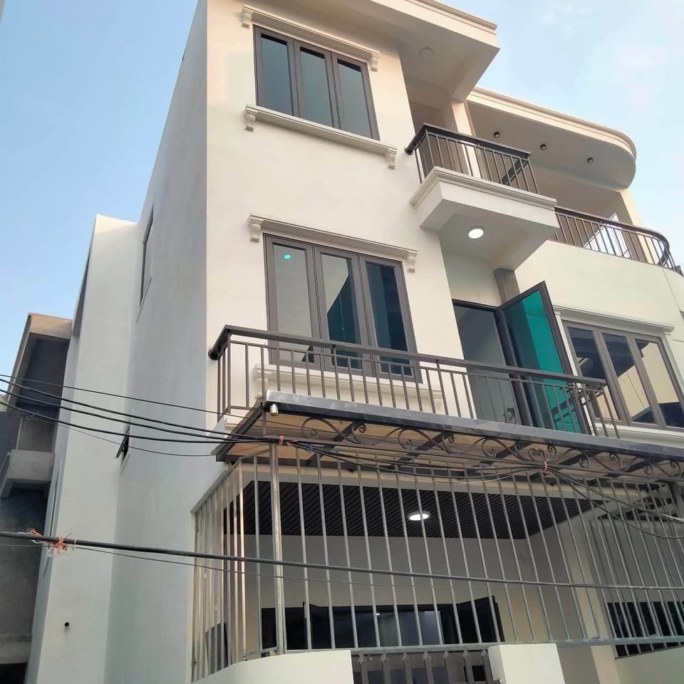 Bán nhà 3 tầng đường Kênh, Nam Định, diện tích 50m2, giá 2.48 tỷ