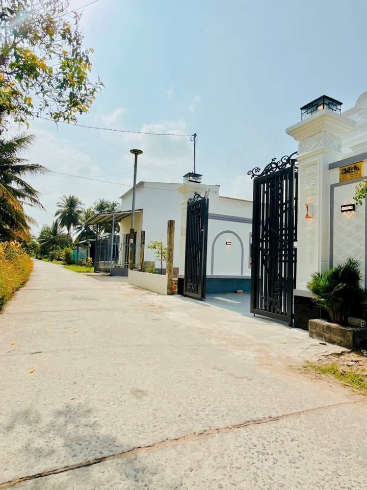 Bán nhà tại Hữu Định, Bến Tre, 2 phòng ngủ, sổ đỏ thể hiện đường đi, giá 1,65 tỷ