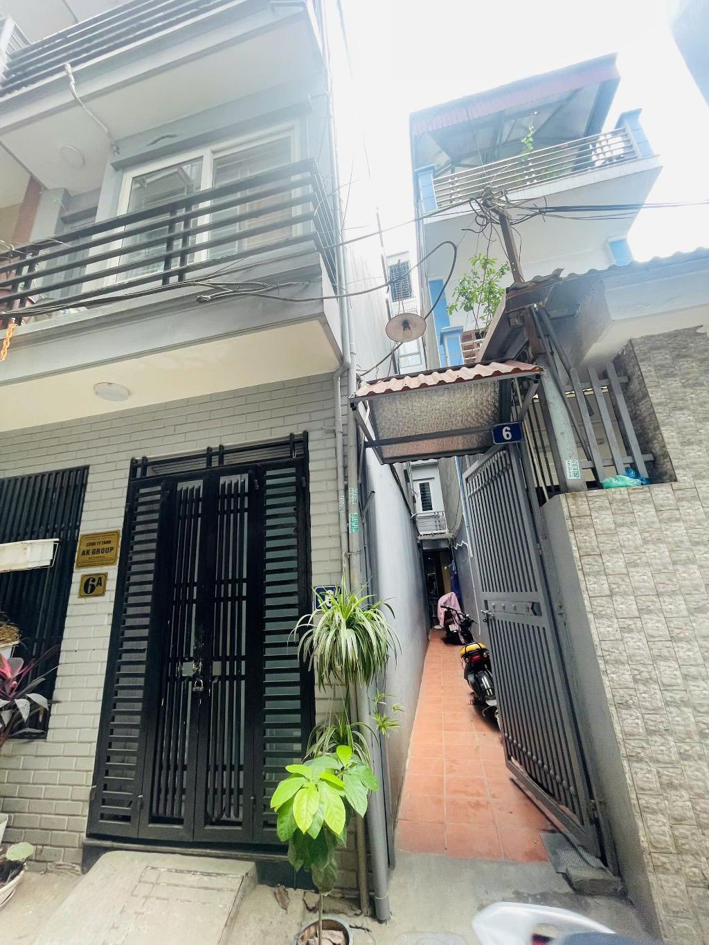 Bán nhà đẹp dân xây, gần Bồ Đề, trung tâm Long Biên, tặng nội thất, giá 8.3 tỷ