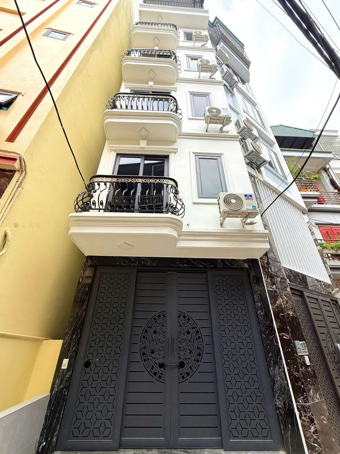 Bán nhà đẹp Cầu Diễn, 6 tầng, thang máy, ô tô đỗ cửa, nội thất sang trọng, không thể bỏ lỡ