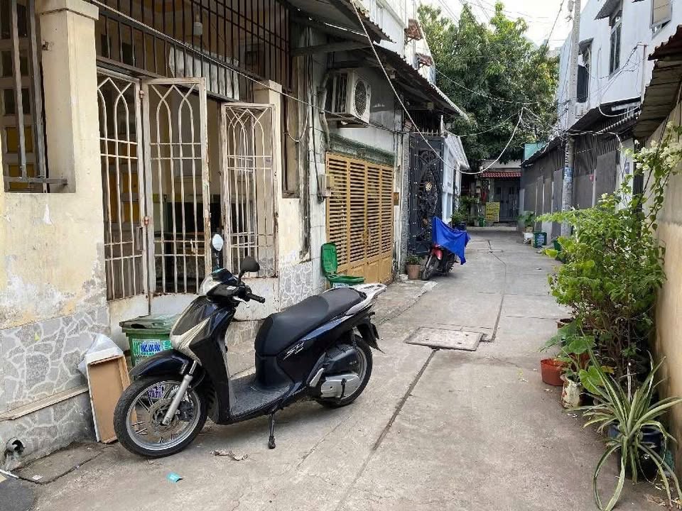 Bán nhà đường Bình Thành, hẻm 5m, gần chợ Bình Thành, 2 tầng, diện tích 60m2, giá 4.6 tỷ