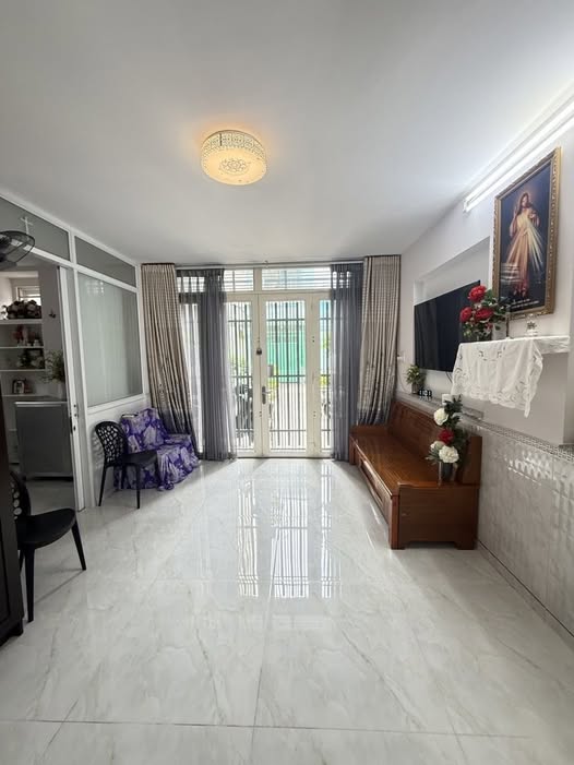 Bán nhà hẻm Cách Mạng Tháng Tám, Quận 10, ngay ga Hòa Hưng, 30m2, 3 tầng