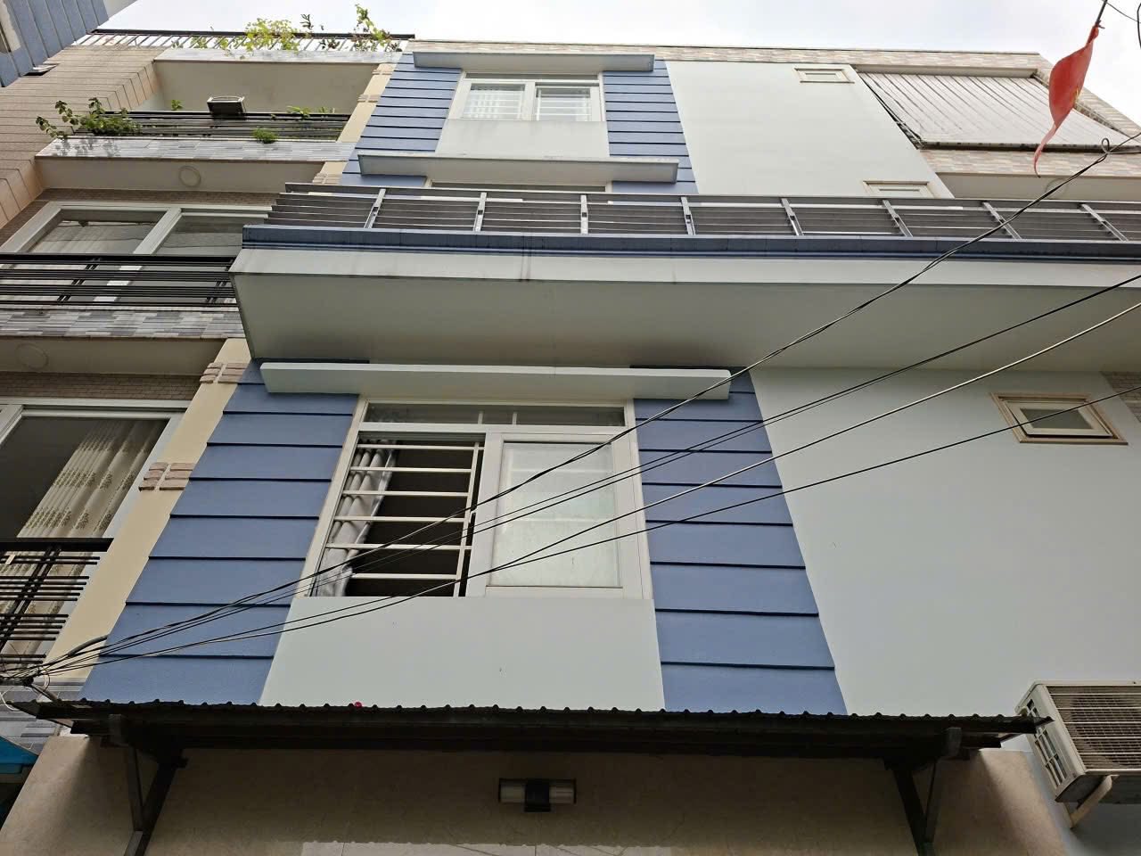 Bán nhà đẹp 4 tầng Thích Quảng Đức, 3 bước ra hẻm xe hơi