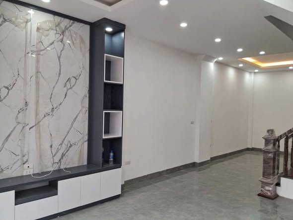 Bán nhà phố Thạch Bàn, gần phố, 48m2, giá chỉ 8 tỷ