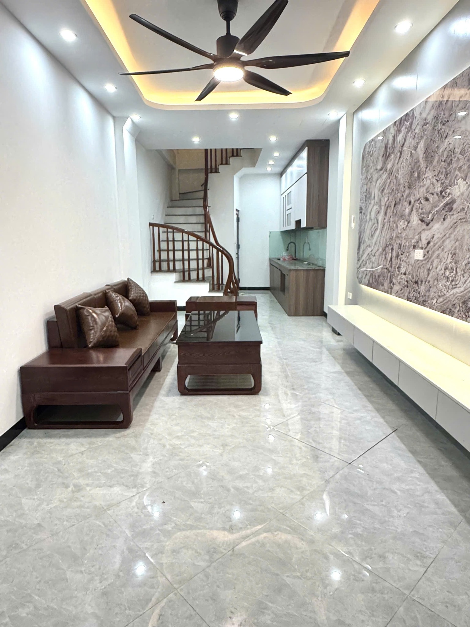 Bán nhà 4 tầng Hoài Đức, gần vành đai 3.5, ngõ ô tô ra vào thoải mái