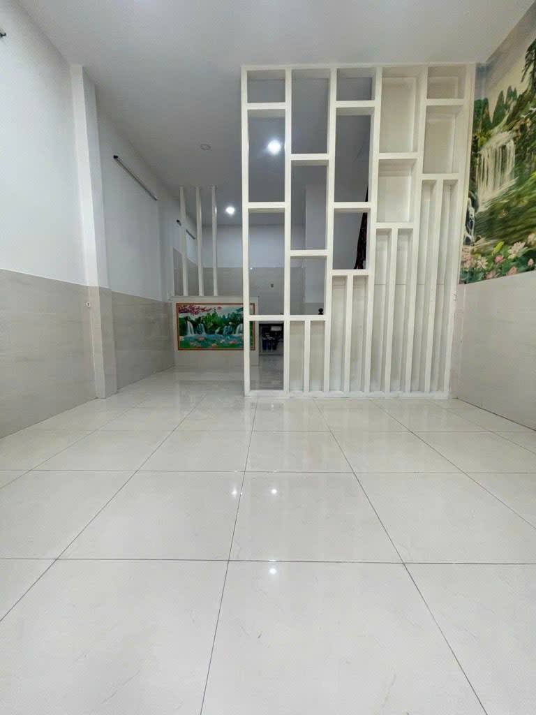 Bán nhà 2 tầng Tân Phú, hẻm thông, cách vài căn ra mặt tiền