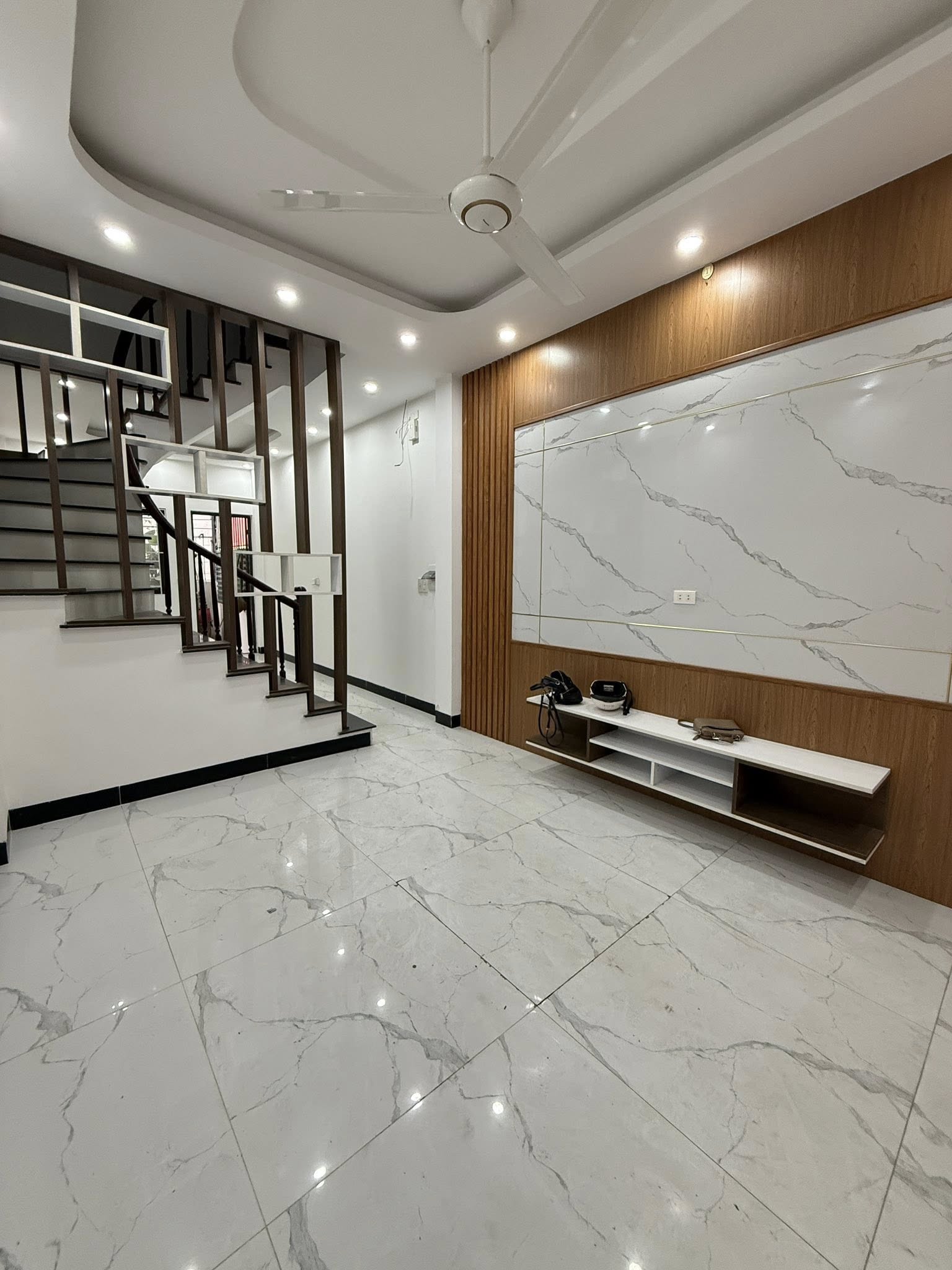 Bán nhà Hoài Đức, 4 tầng, 5 phòng ngủ, gần đường ô tô tránh