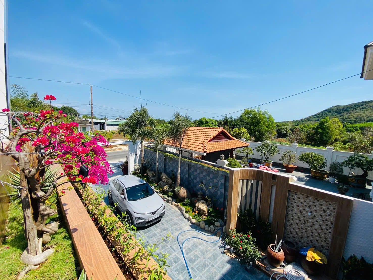 Bán biệt thự mặt đường nhựa Hải Lâm - Bầu Trứ, giá 7.5 tỷ