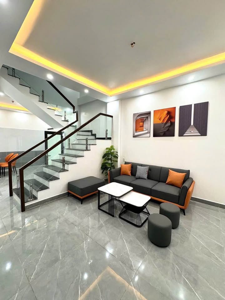 Bán nhà xây mới tại phố Trần Tất Văn, Kiến An, ô tô đỗ trong sân