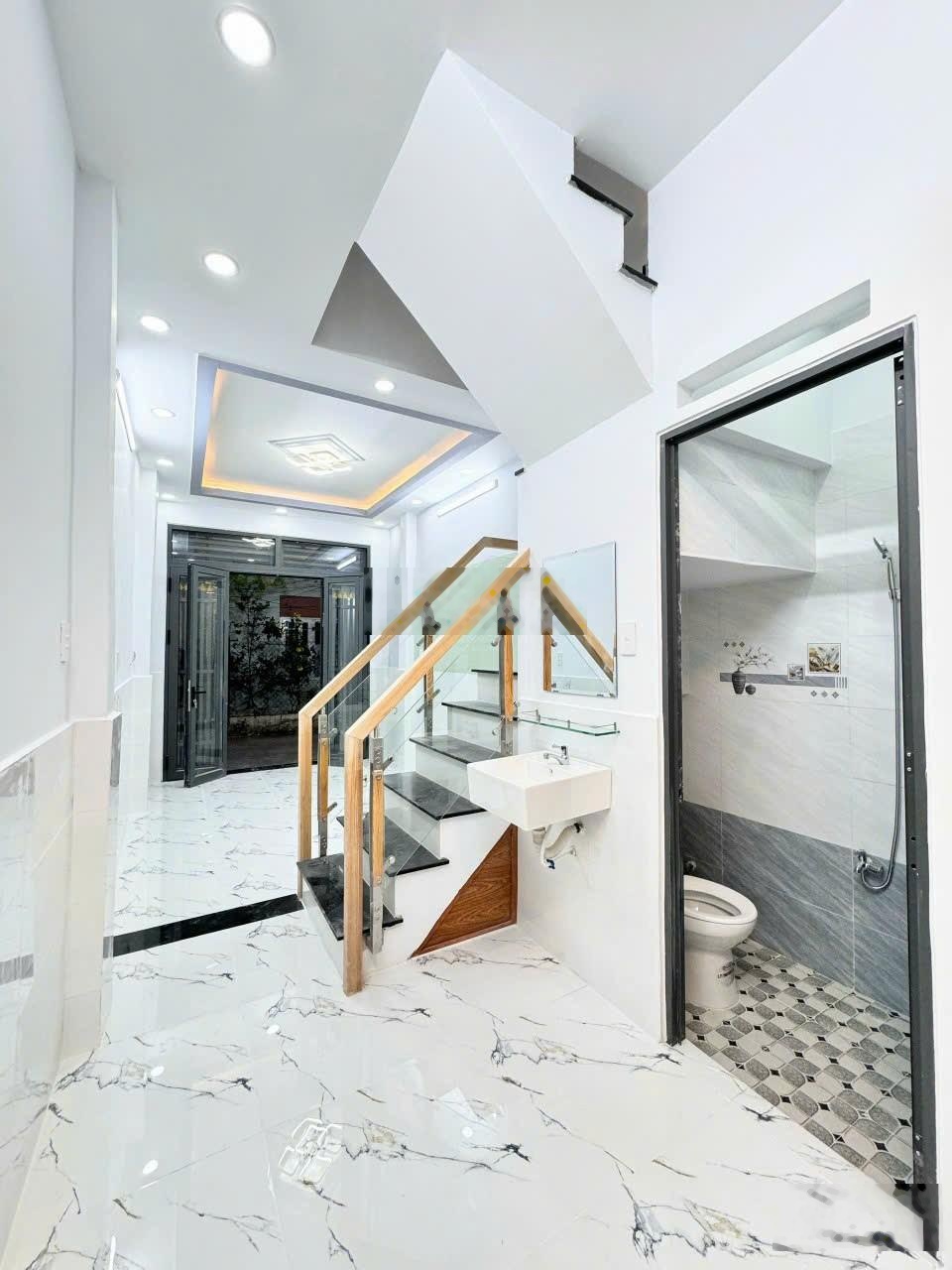 Nhà ngay gần KCN Bon Chen, 2PN, giá 1,7 tỷ (CC công chứng ngay) LH 0798860655