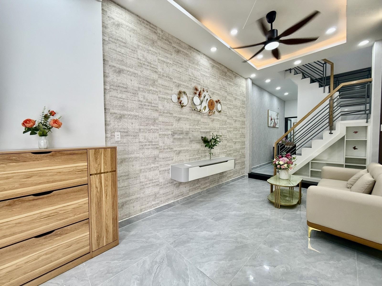 Ngay UBND Quận Gò Vấp, ngã 6 Nguyễn Kiệm, Nguyễn Văn Nghi, full nội thất, 2 tầng đúc, 3 PN, DT