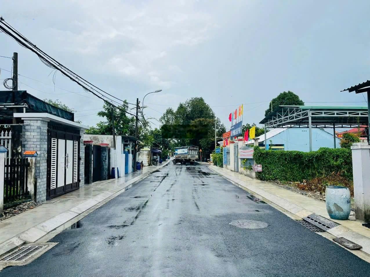 Bán gấp lô đất đường Nguyễn Phong Sắc, thị trấn Củ Chi, HCM, 277m2 (có 105m2 thổ cư), nhựa lớn, SHR