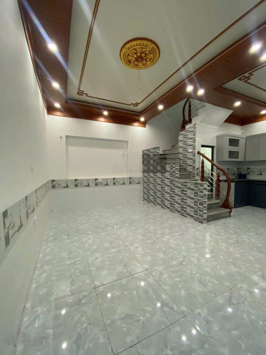 Bán gấp nhà Âu Cơ Tây Hồ, xây mới 35m2 3 tầng - giá chưa đến 2 tỷ - mặt tiền 5m ôtô đỗ cửa nhà