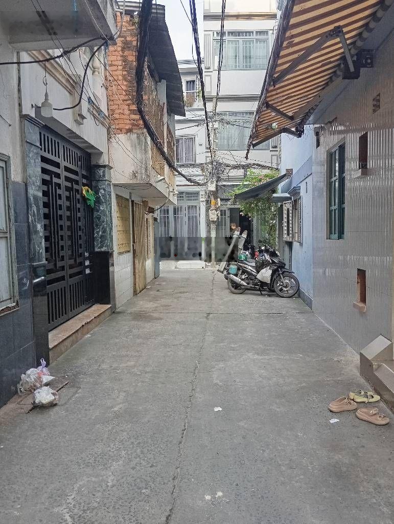Bán nhà ngộp Quận 10, Bà Hạt 4 tầng (3.3x13m), hẻm xe hơi 8,5 tỷ