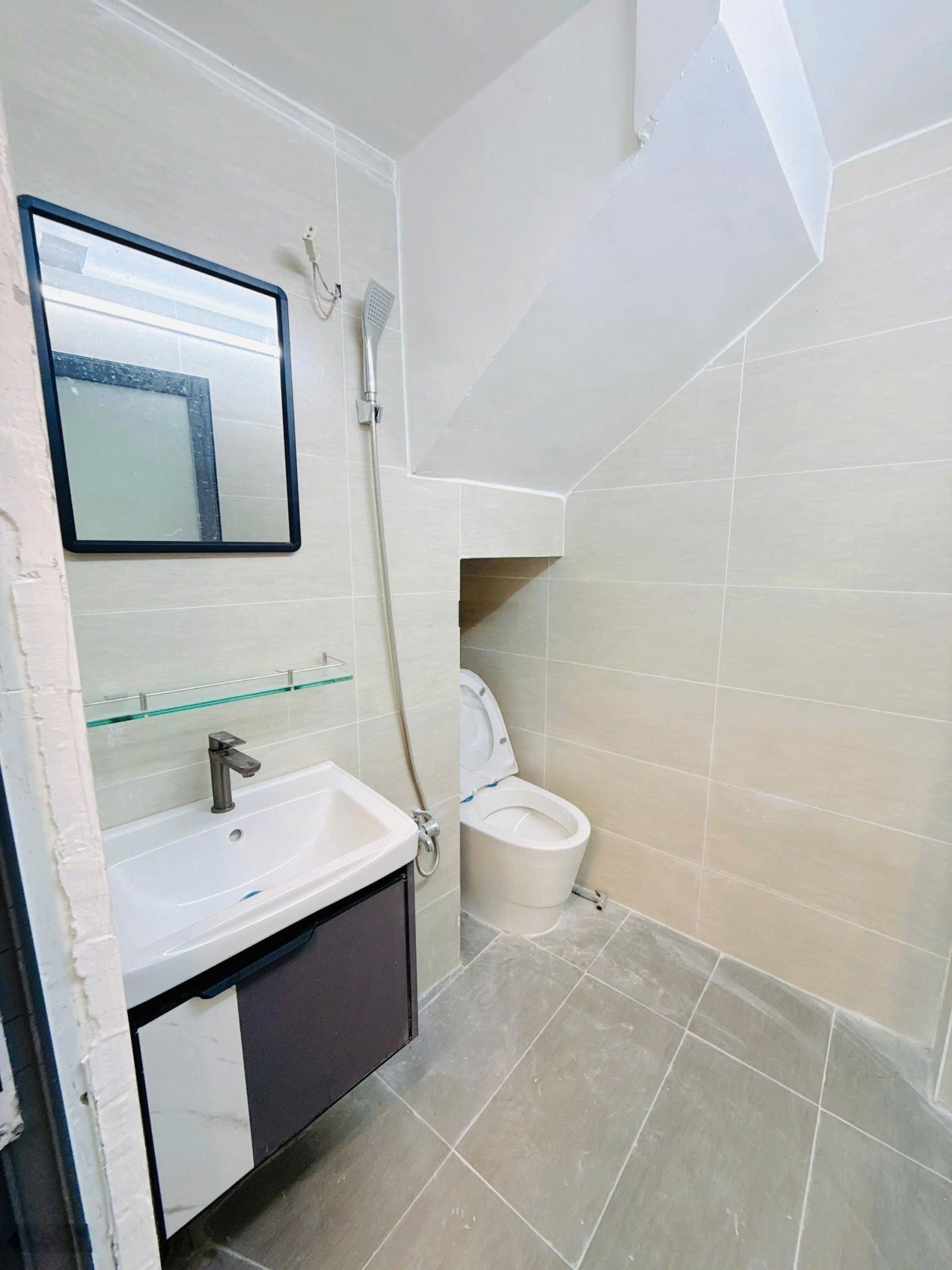 Nhà mới view góc 2 mặt hẻm 2pn 3wc, đường ba đình, p.8 quận 8