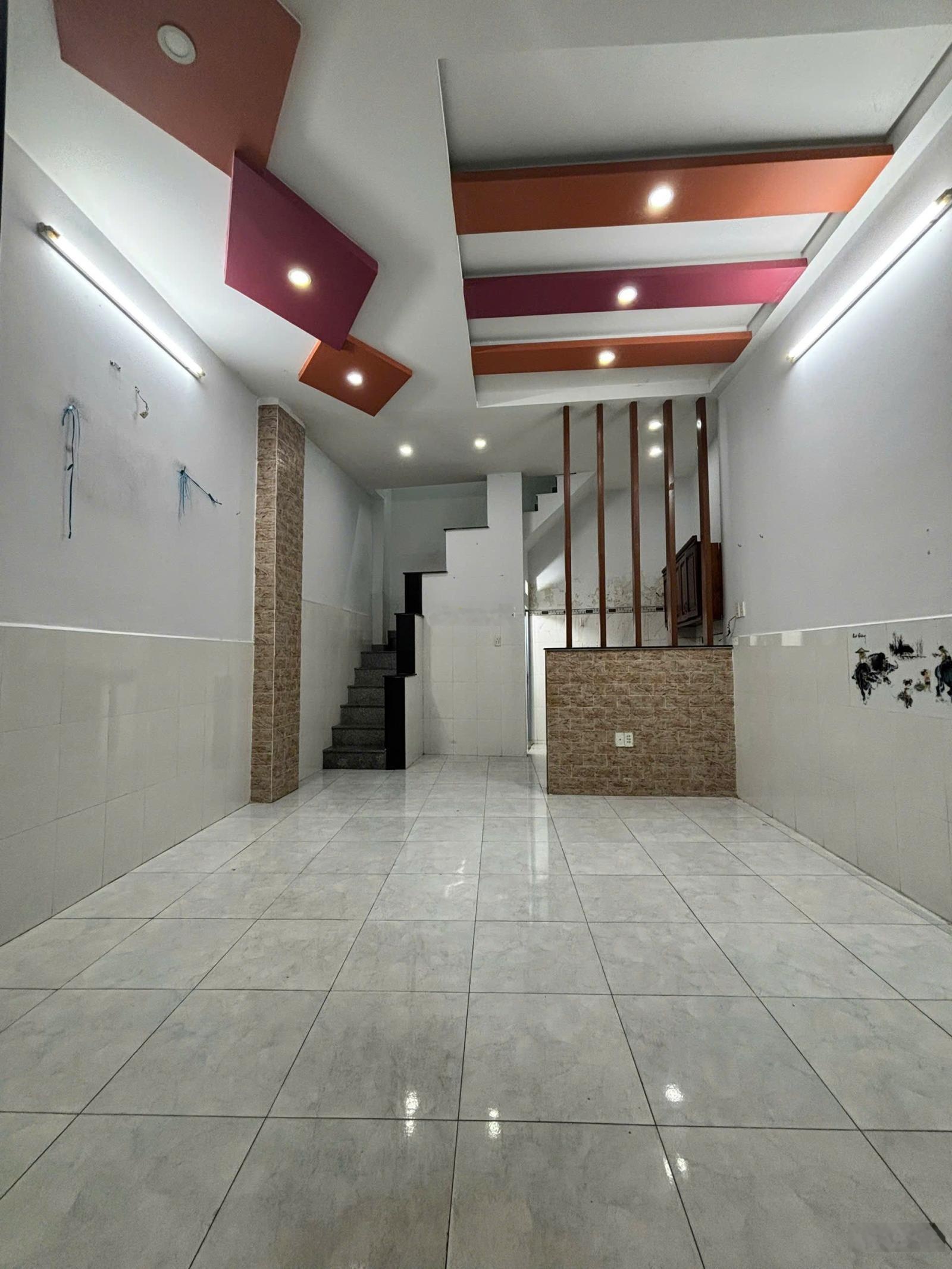 Rất hiếm: chỉ 3Tỷ nhỉnh . Có căn nhà cho gia đình nhỏ . Rât nhiều tiện ích xung quanh