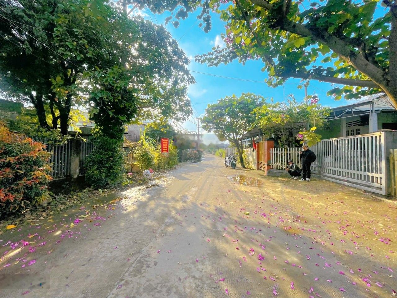 Còn 1 lô duy nhất giá 850 triệu đường rộng 7,5m - khu dân cư đông - xem là chốt