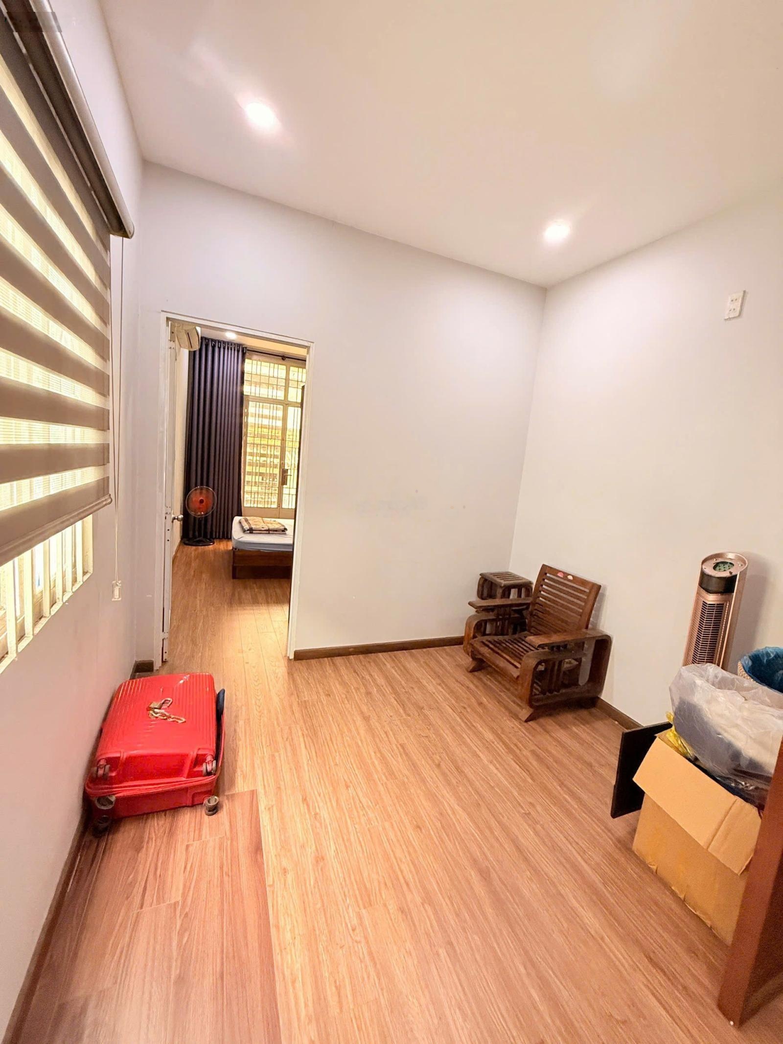 Mặt tiền chợ - nguyễn cảnh chân - 3 tầng - nhỉnh 7 tỷ - trung tâm quận 1