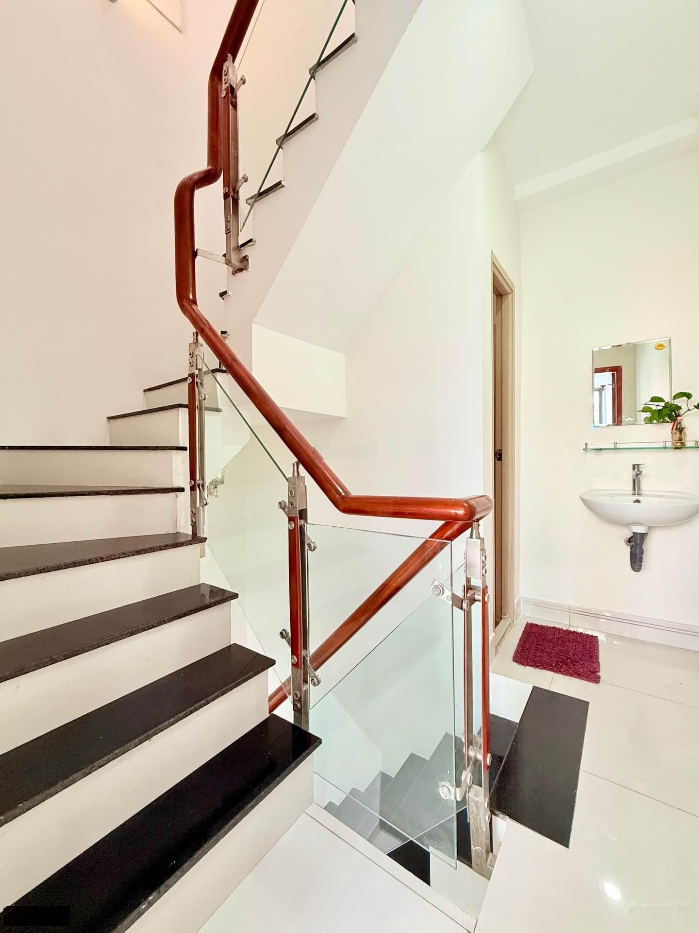 Hẻm xe tải vip Cô Bắc - Phú Nhuận nhà 3 tầng hoàn công đầy đủ diện tích sử dụng 55m2