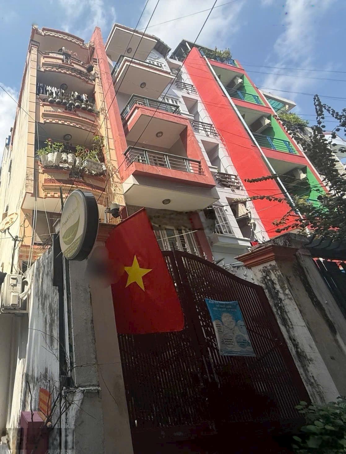 Bán nhà quận 10 - ô tô đổ cửa - 60m2 - giá rẻ đầu tư - hẻm thông