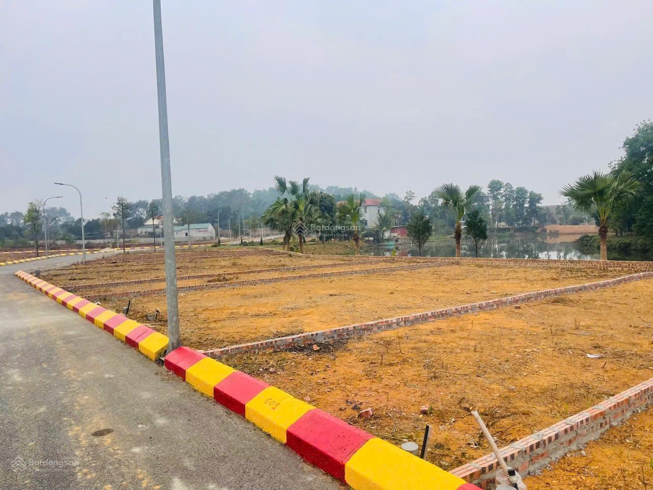 Chủ Cần Tiền bán rẻ hơn thị trường gần 300tr lô đất 65m2 đường thông gần hồ cực kỳ đẹp !