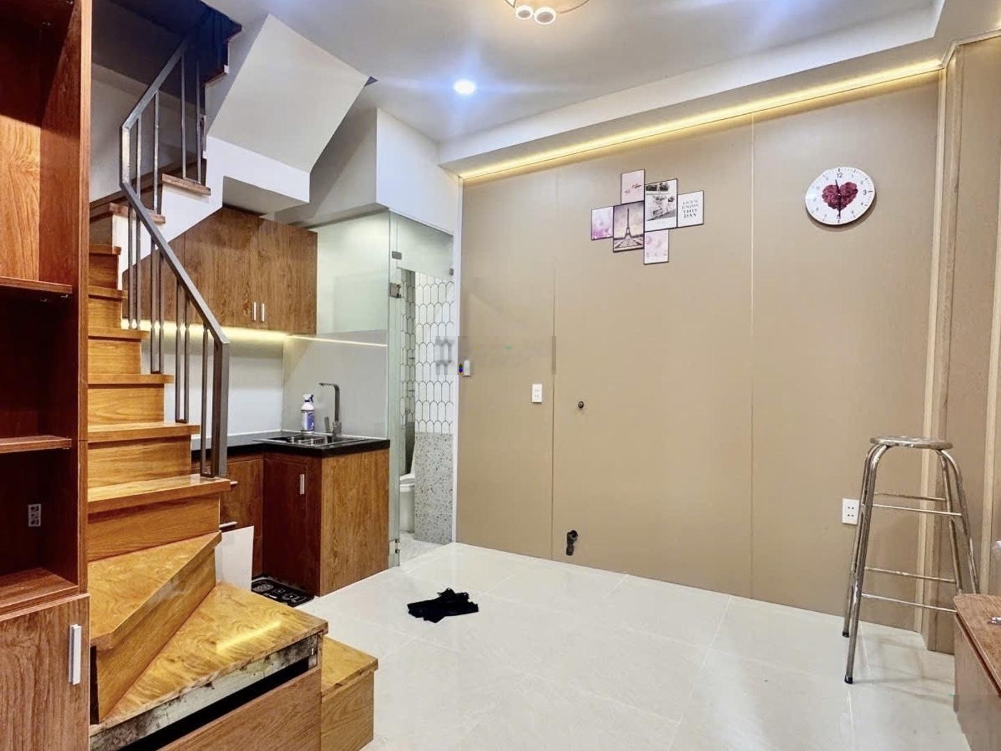 Nhà đẹp 3 tầng full nội thất - Sát mặt tiền Trường Sa - Phú Nhuận. Giá chỉ 3.x tỷ