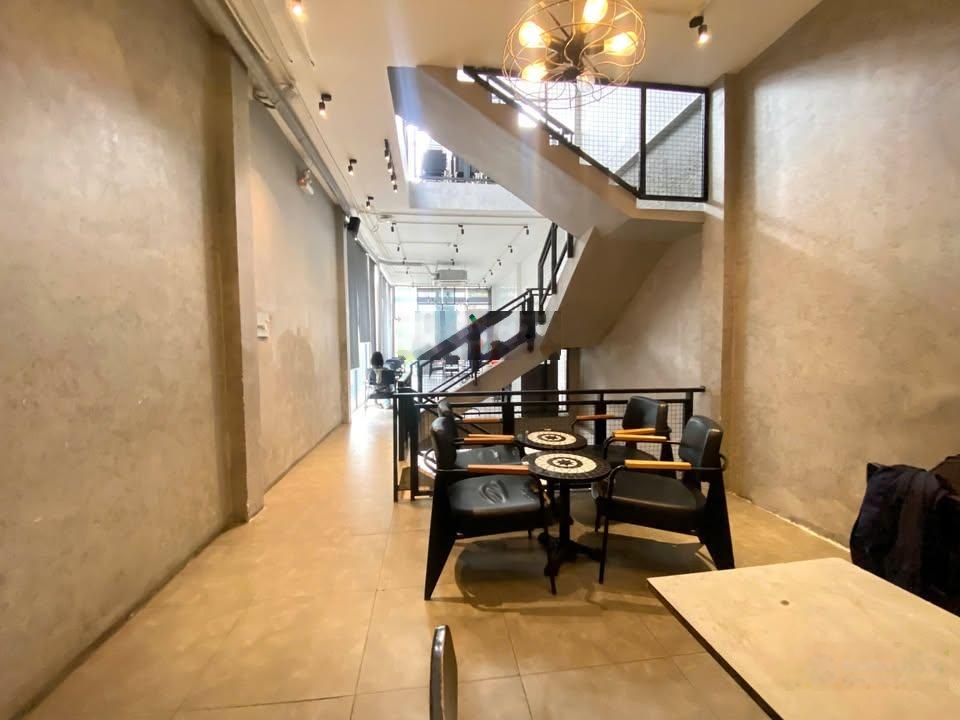 Chính chủ bán gấp nhà 1 trệt 1 lầu 8x25m Chợ Bình Chánh giá 800 triệu - SHR