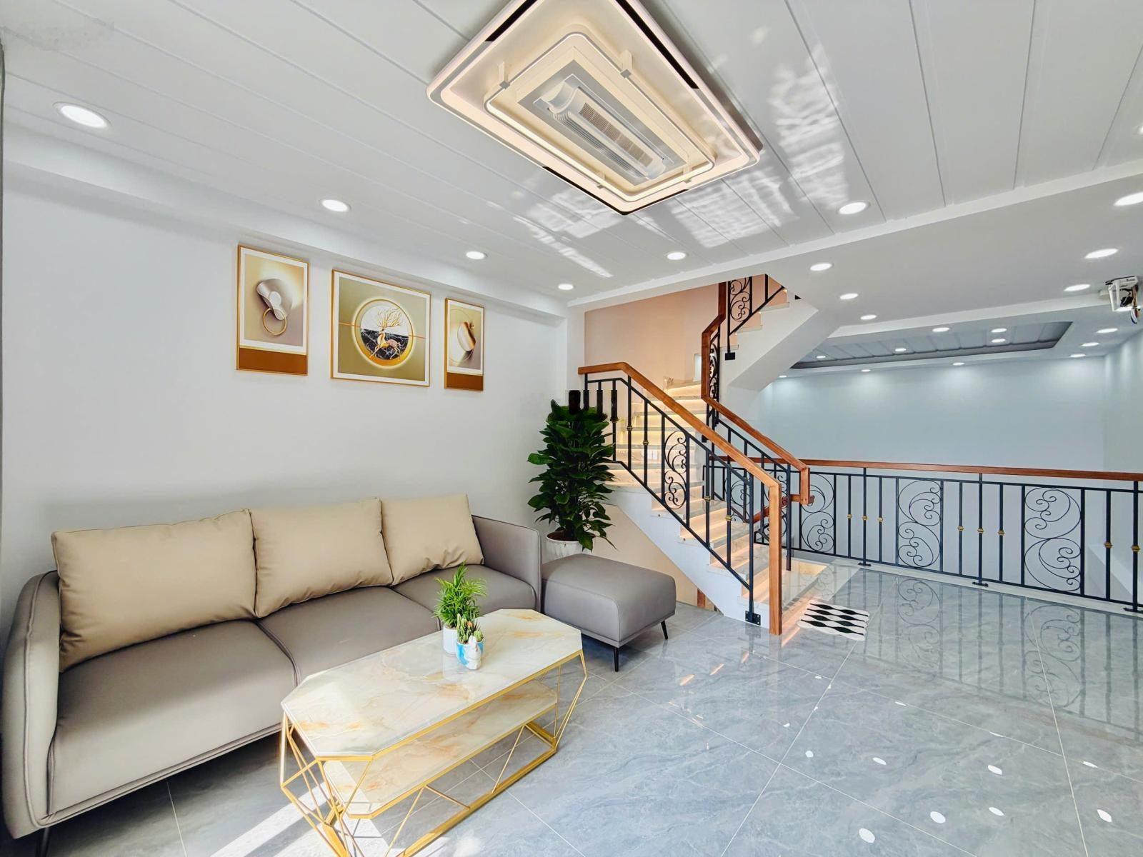 HÀNG HIẾM ! Nhà Hẻm 3 Tháng 2, P.11 - Gần rạp Hòa Bình | DT: 4,2X 15m - 3 Tầng|